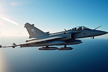 Succès pour la Marine française : un Rafale embarqué largue avec précision deux bombes AASM 1000
